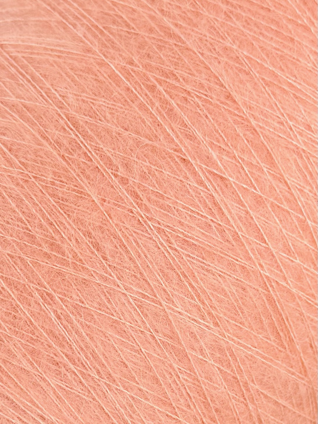 Manifattura Sesia Art. Vivienne 850 m / 100 g – Filato in kid mohair e seta mulberry col. Pesca naturale 5045
